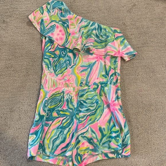 Lilly Pulitzer one sleeves shorts romper - Picture 5 of 5